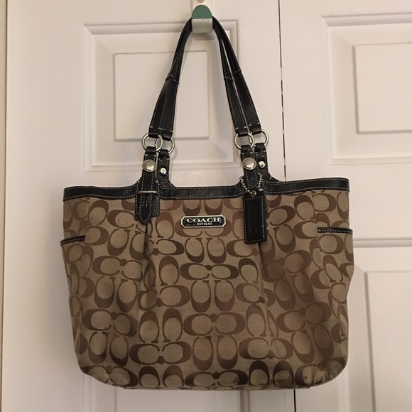 Coach Handbags - Coach Signature Gallery Tote Bag .. Authentic