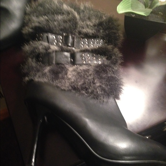 Boots - Picture 2 of 4