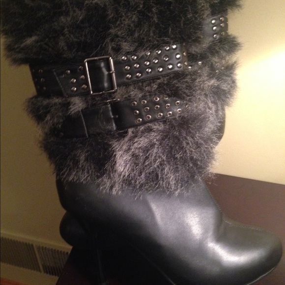 Boots - Picture 4 of 4