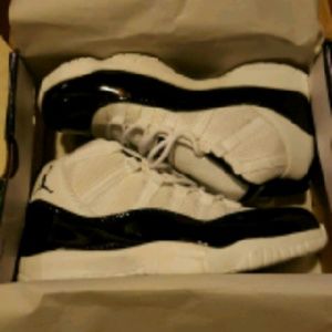 Jordan retro low 11s