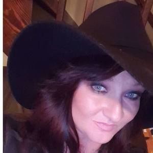 Meet your Posher, Connie