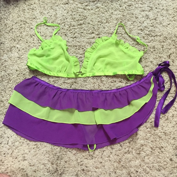 ❌SOLD❌Fredericks of Hollywood Skirt/thong/Top set