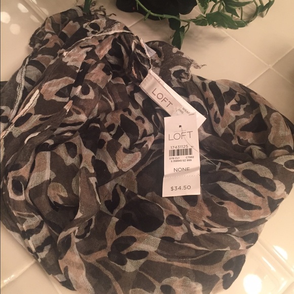 LOFT scarf NWT - Picture 3 of 3