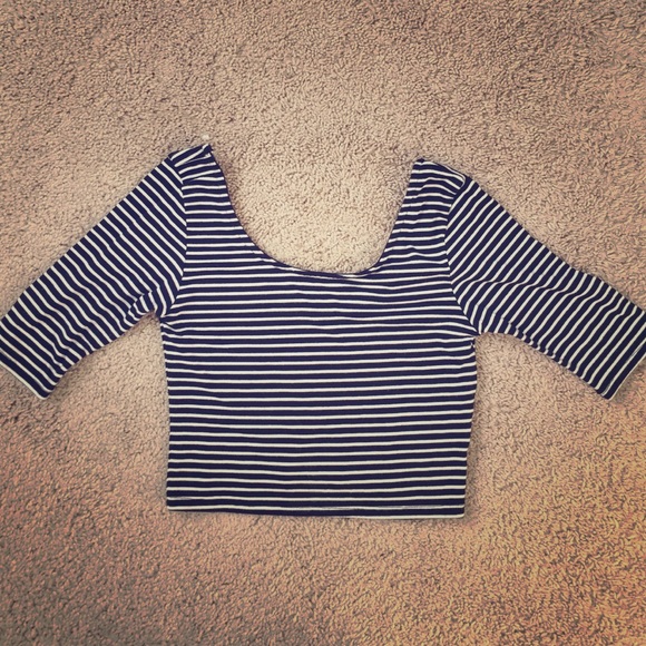 Heart Hips half sleeve crop top. Size Small