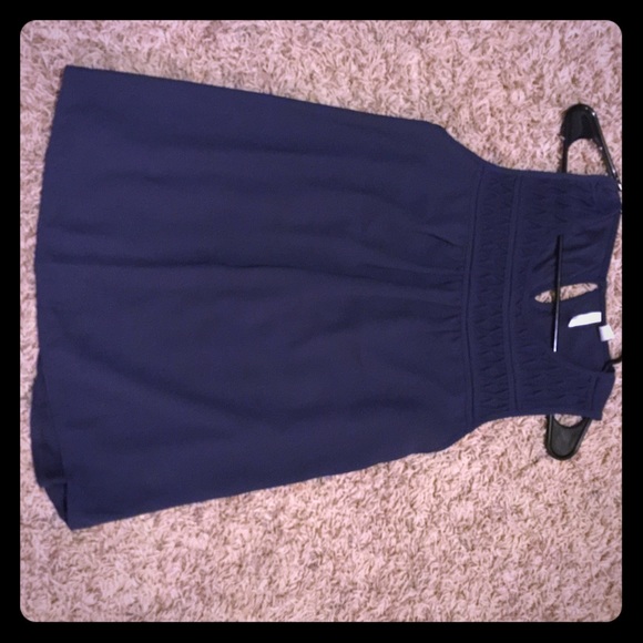 Super cute navy blue top! 💙