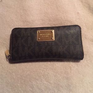 100% authentic MK wallet
