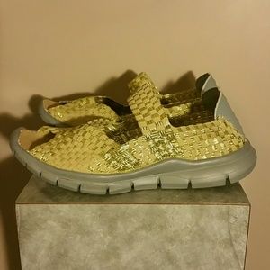 《ON HOLD》Bernie Mev Comfi casual gold shoes
