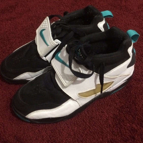 Deion Turfs