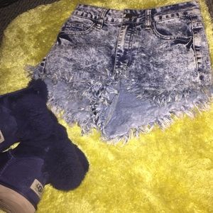 Distressed denim high waisted shorts!