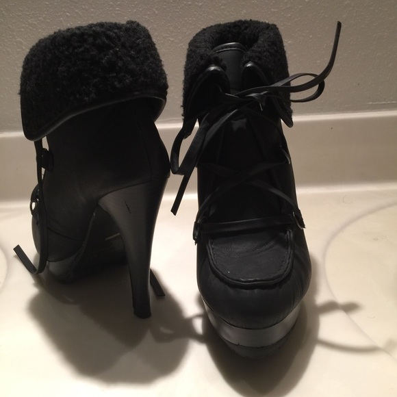 Black Lace up Boots!!! Excellent condition - Picture 2 of 3