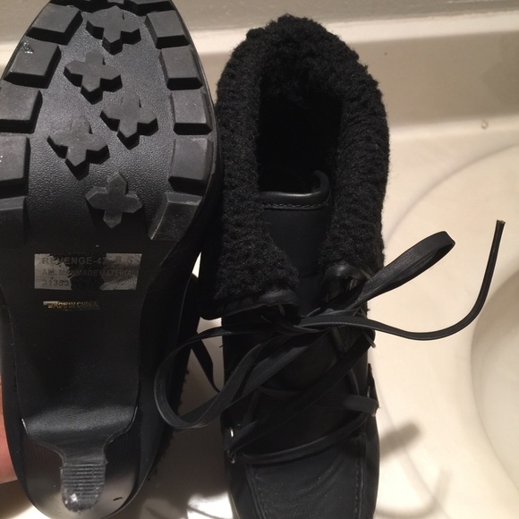 Black Lace up Boots!!! Excellent condition - Picture 3 of 3