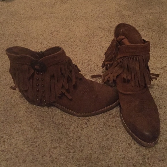 Fringe cowboy boots!