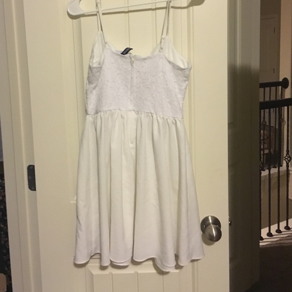 Divided dress - Picture 2 of 2