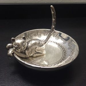 Cat ring holder