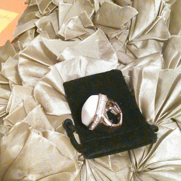 Fashion ring