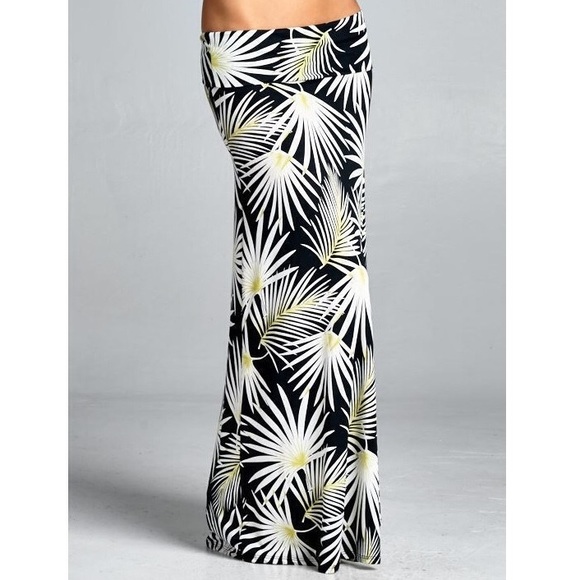 Beautiful patterned maxi skirt - Picture 2 of 4