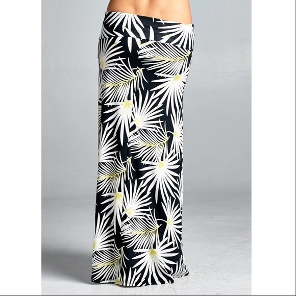 Beautiful patterned maxi skirt - Picture 3 of 4