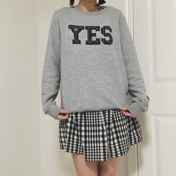 🎉HP🎉 APC yes paris sweatshirt