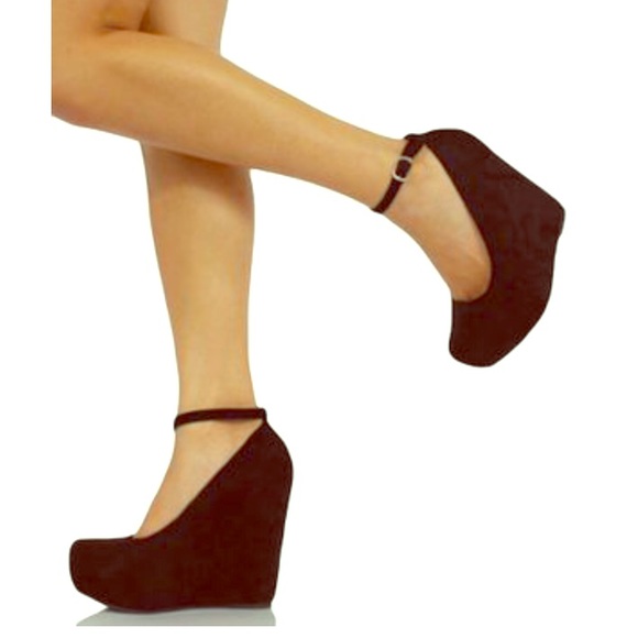 Steve Madden Black Pumps