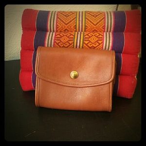 FLAWLESS! Vintage Coach Chrystie cross body