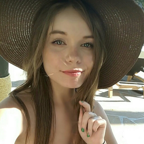 Meet your Posher, Brittany - Picture 2 of 2