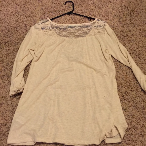 Mid sleeved creamy top - Picture 2 of 3