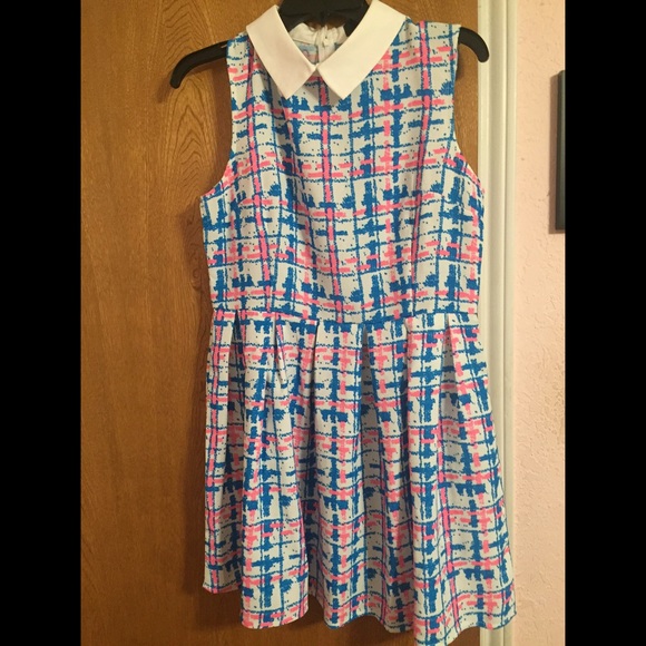 Dress with white collar