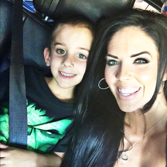 Meet your Posher, Lindsay - Picture 2 of 2