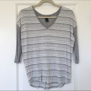 ‼️V-neck white and gray top