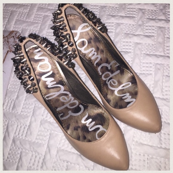 SAM EDELMAN PUMPS nude with chrome detail
