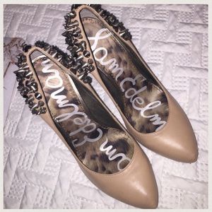 SAM EDELMAN PUMPS nude with chrome detail
