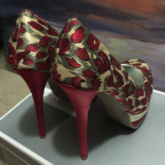 JustFab "Rilletta" - Picture 2 of 2
