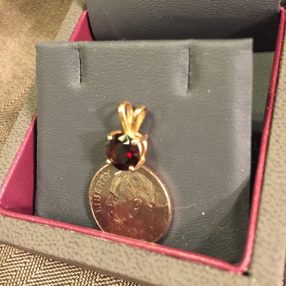 Genuine round garnet pendant in 14k - Picture 2 of 2