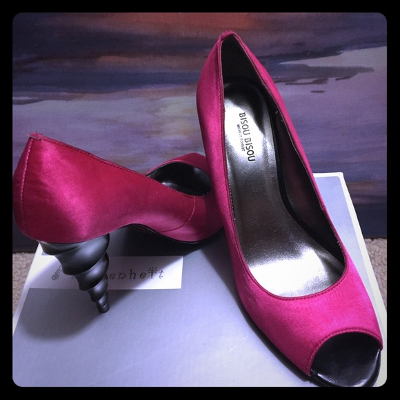Bisou bisou peep toe heels