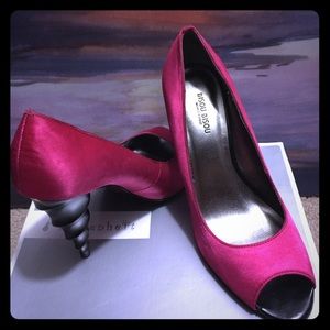 Bisou bisou peep toe heels