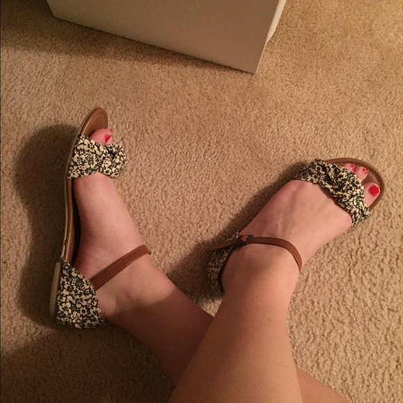 Floral brown leather sandals