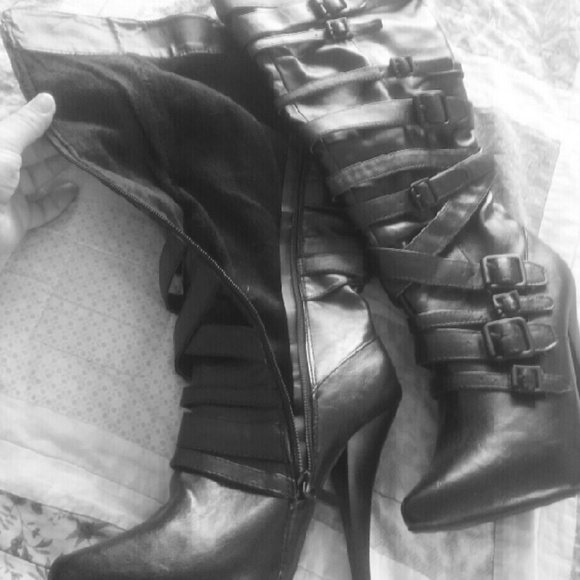 Black Leatherette Zip up Knee High Heel Boot - Picture 1 of 3