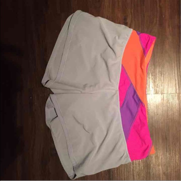 Lululemon Light Grey Groovy Run Short Size 8