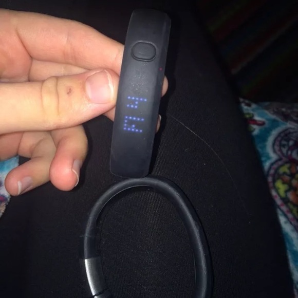 Nike fuelbands (one functioning, one for parts) - Picture 2 of 4