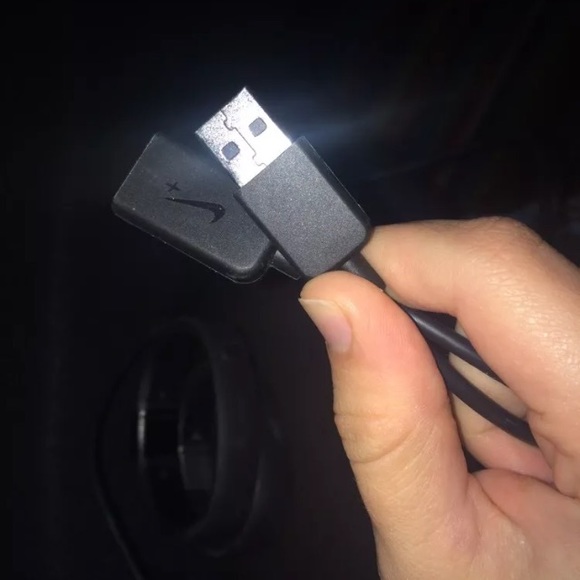 Nike fuelbands (one functioning, one for parts) - Picture 4 of 4