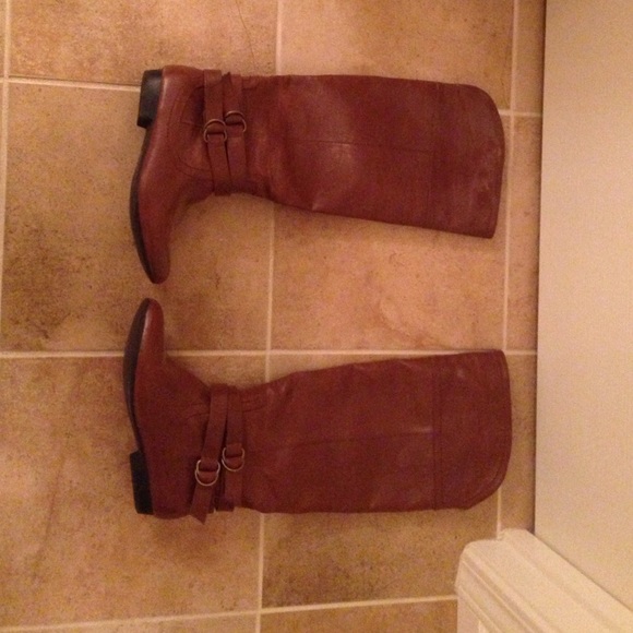 Tall boots - Picture 2 of 3