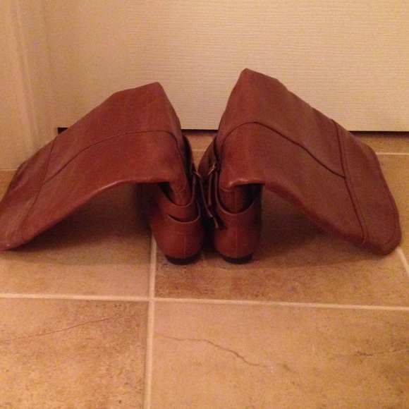 Tall boots - Picture 3 of 3