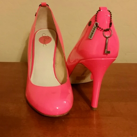 Diesel fluorescent pink patent leather pump