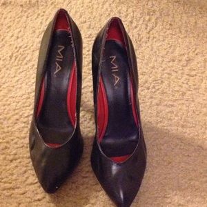 Mia pointed toe heels