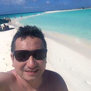 Meet your Posher, Eduardo