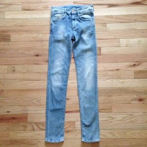✖️ SOLD ✖️H&M light stonewashed skinny jeans