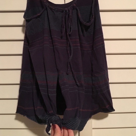 🚫SOLD🚫 Roxy tie/open back tank top size Small - Picture 2 of 3