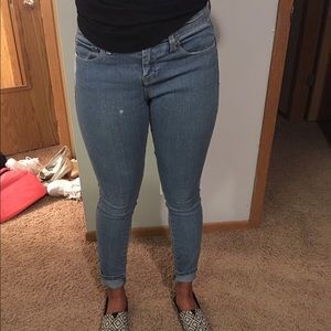 Light wash skinny jeans