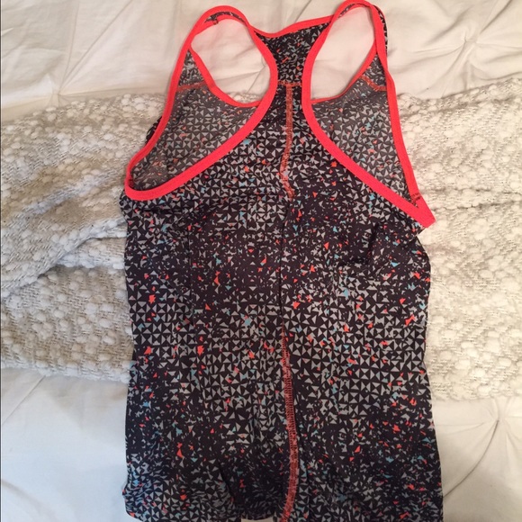 Workout top - Picture 2 of 2