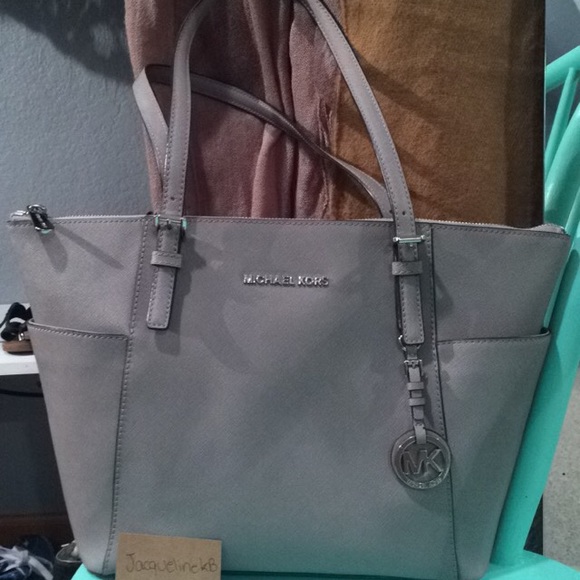 Michael Kors• Jet Set• East West• Top Zip Tote